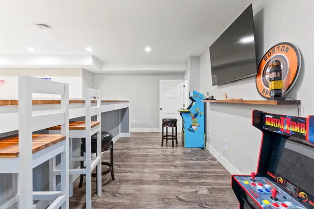 $1,875,000 | 7 Freedom Drive, Falmouth, ME 04105