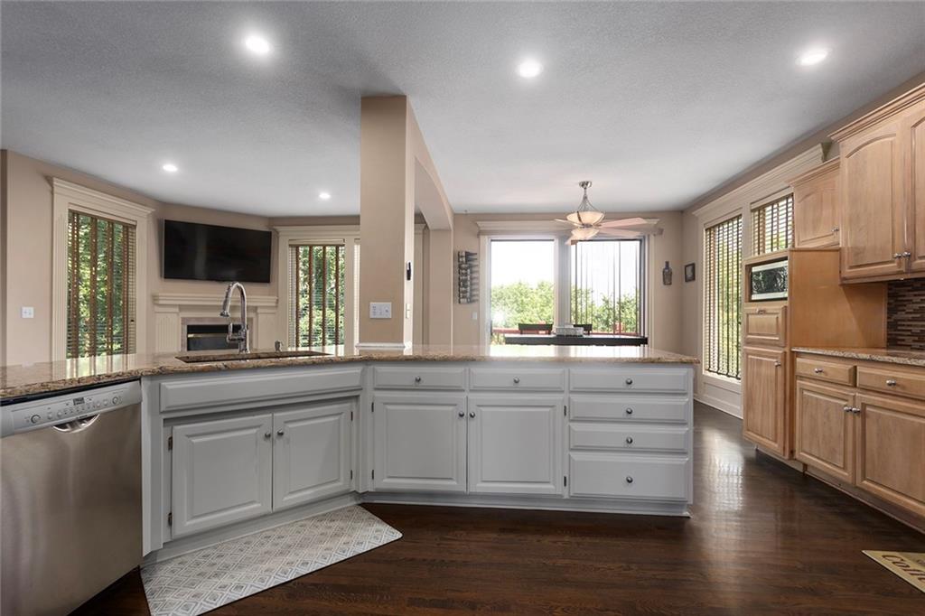 212 Northeast Hidden Ridge Lane Lee's Summit, MO 64064 - Photo 11 of 57