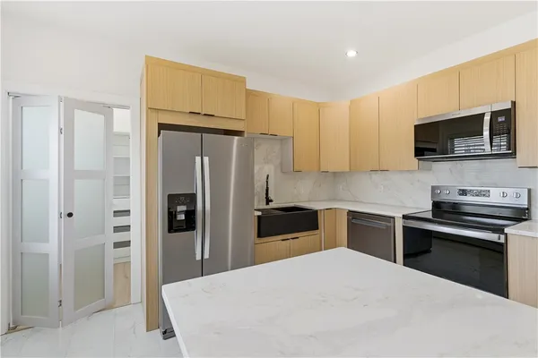 $2,000 | 170 Broadway, Unit A, Providence, RI 02903
