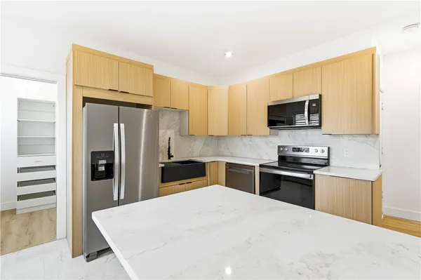 $2,000 | 170 Broadway, Unit A, Providence, RI 02903