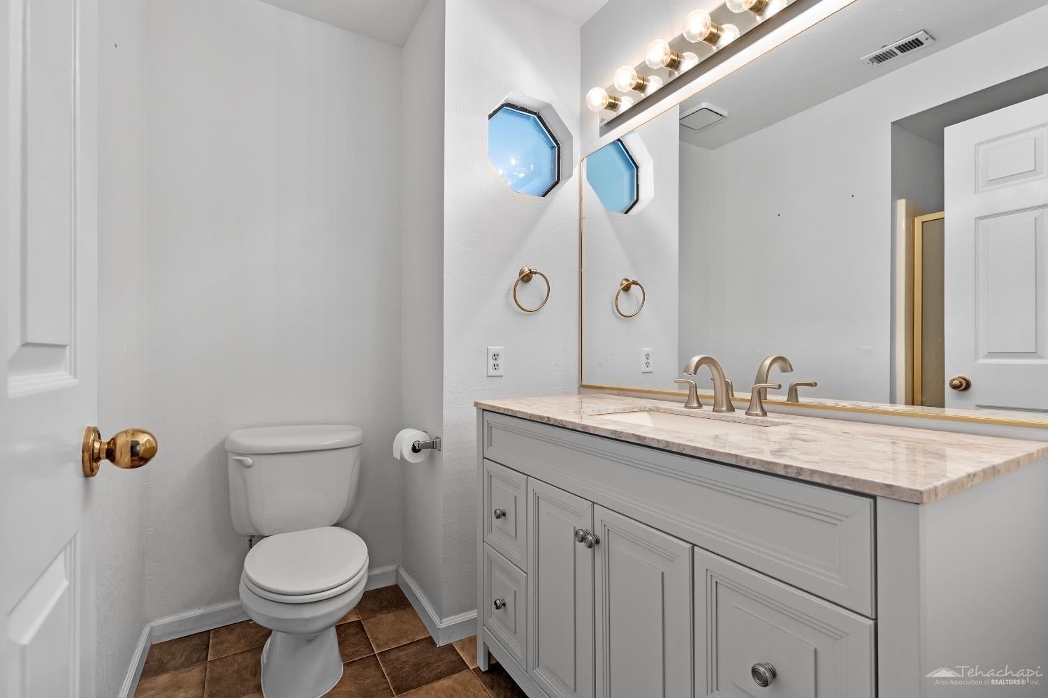 30461 South Valley Road Tehachapi, CA 93561 - Photo 14 of 27 Gallery Image 14