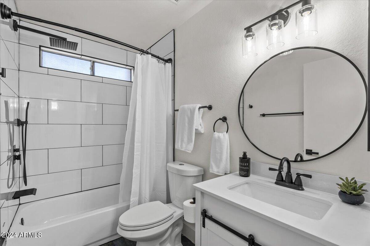 2501 East Pepper Ridge Circle Phoenix, AZ 85032 - Photo 16 of 48 27-Full bath