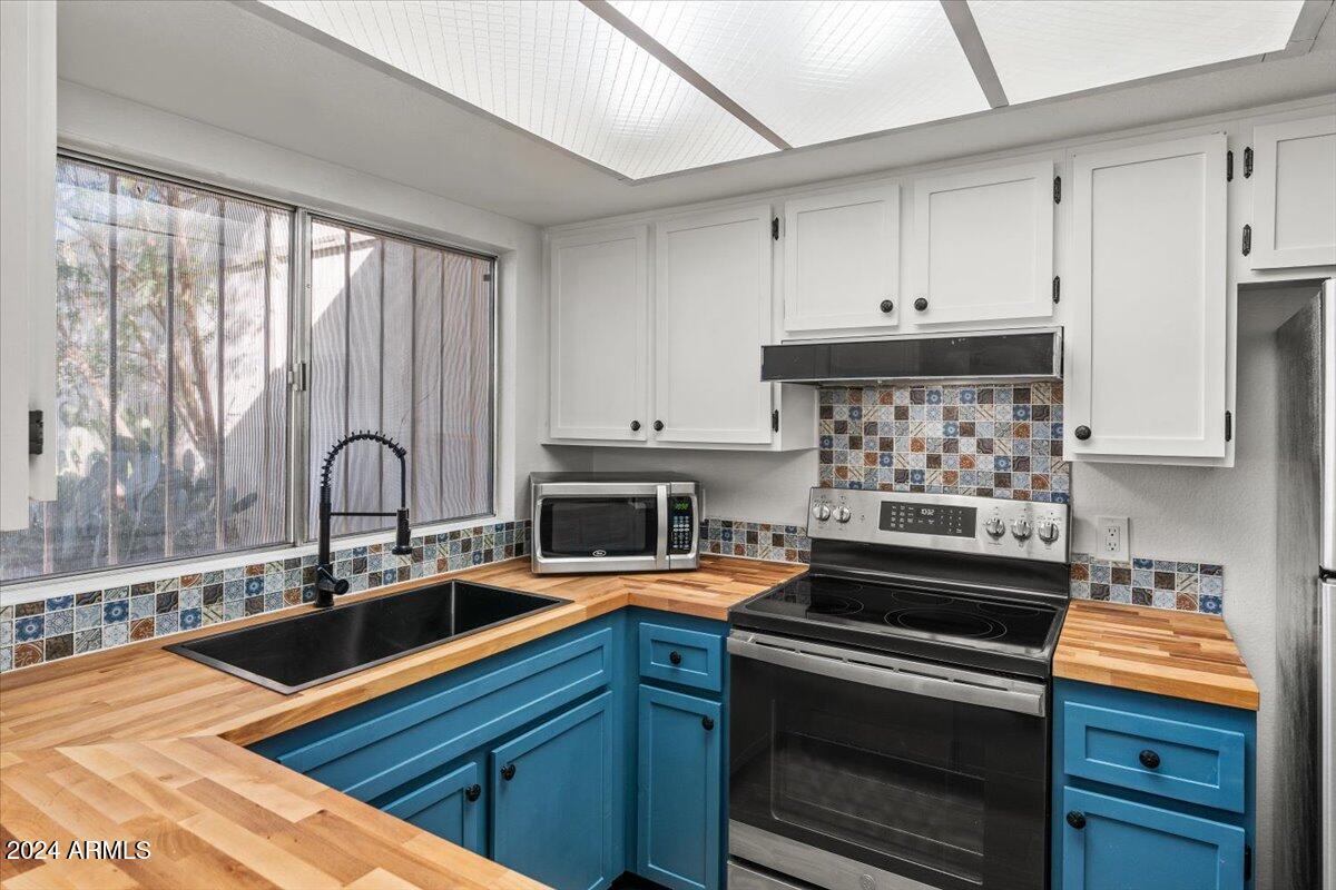 2501 East Pepper Ridge Circle Phoenix, AZ 85032 - Photo 5 of 48 20-Kitchen