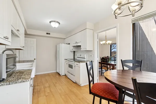 $369,000 | 33 Shoreline Road, Unit B, Lake Barrington, IL 60010
