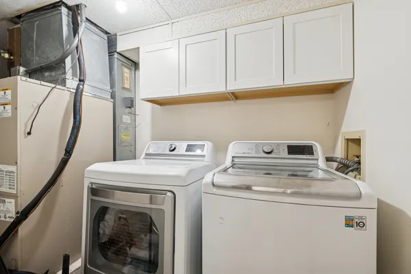 $369,000 | 33 Shoreline Road, Unit B, Lake Barrington, IL 60010