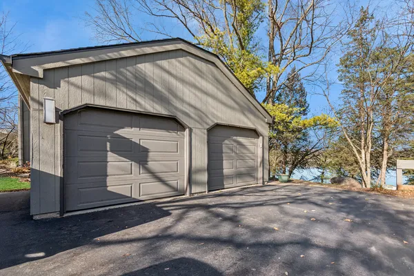 $369,000 | 33 Shoreline Road, Unit B, Lake Barrington, IL 60010