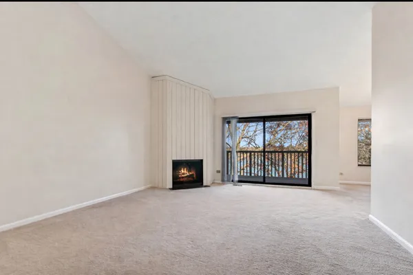 $369,000 | 33 Shoreline Road, Unit B, Lake Barrington, IL 60010