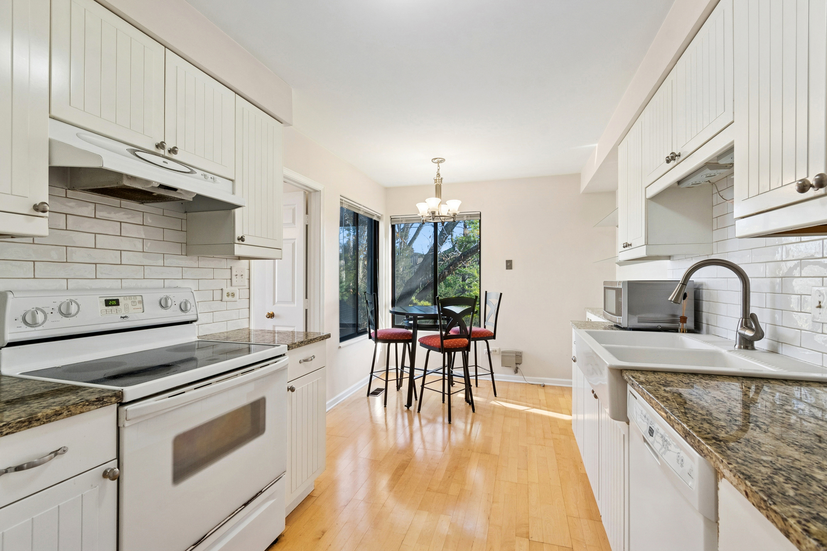 33 Shoreline Road, Unit B Lake Barrington, IL 60010 - Photo 9 of 46