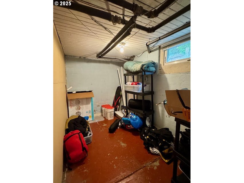 904 Penn Avenue La Grande, OR 97850 - Photo 21 of 46 a room with storage and utility
