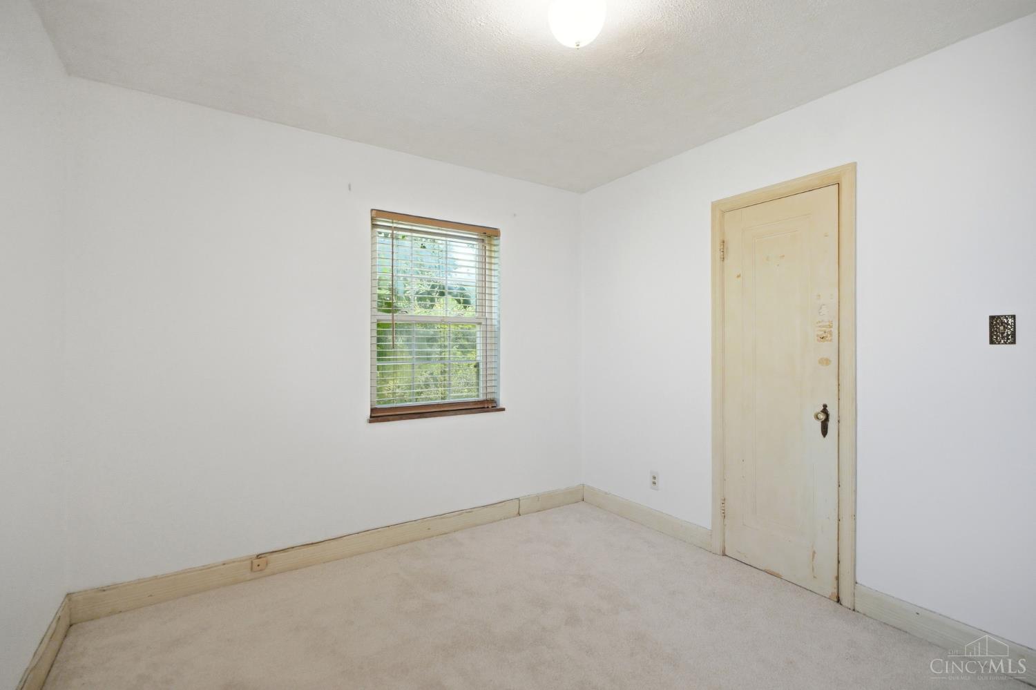 5251 Relluk Drive Cincinnati, OH 45238 - Photo 13 of 41
