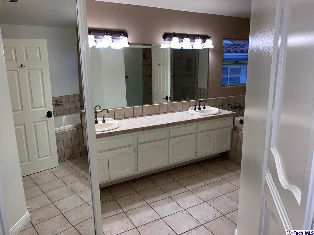 25433 Hardy Place Stevenson Ranch, CA 91381 - Photo 14 of 42 Gallery Image 14
