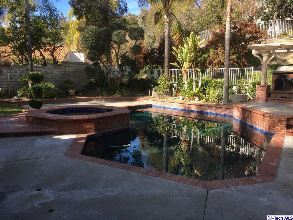 25433 Hardy Place Stevenson Ranch, CA 91381 - Photo 8 of 42 Gallery Image 8