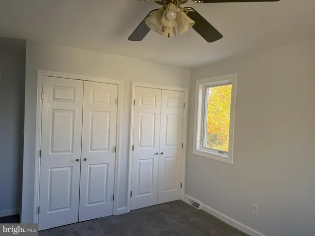 a view of a livingroom with closet