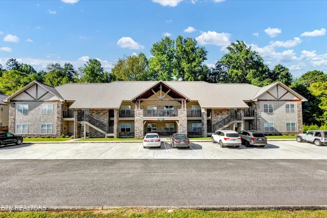 $350,000 | 235 Bishop Cap Circle, Unit 103, Townsend, TN 37882