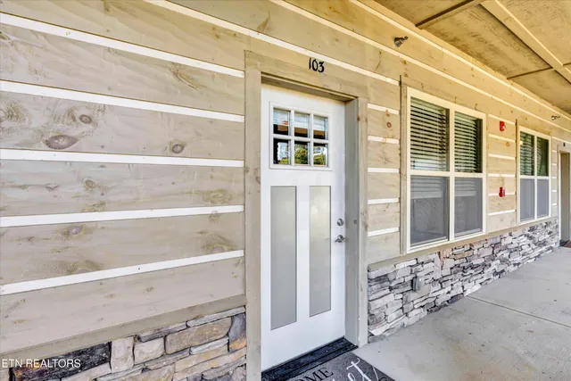 $350,000 | 235 Bishop Cap Circle, Unit 103, Townsend, TN 37882