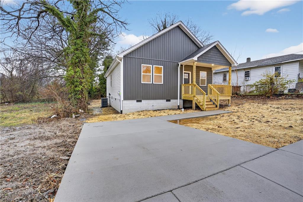 1204 Pearson Place High Point, NC 27260 - Photo 3 of 32