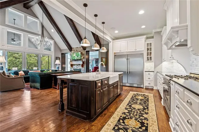 $1,475,000 | 6325 Edgewater Drive, Parkville, MO 64152
