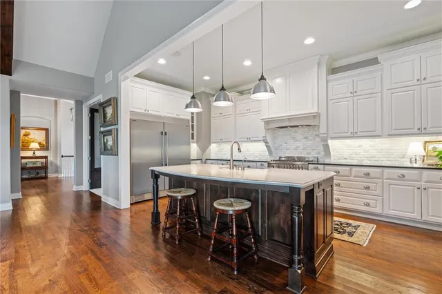 $1,475,000 | 6325 Edgewater Drive, Parkville, MO 64152