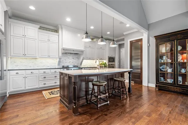 $1,475,000 | 6325 Edgewater Drive, Parkville, MO 64152