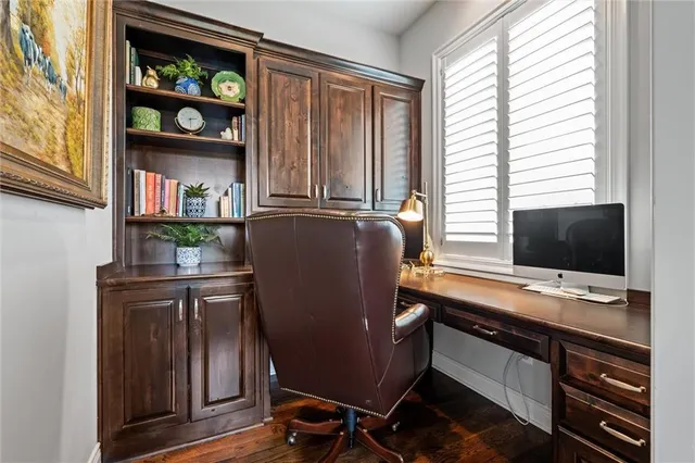 $1,475,000 | 6325 Edgewater Drive, Parkville, MO 64152