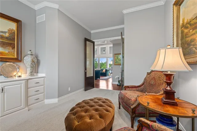 $1,475,000 | 6325 Edgewater Drive, Parkville, MO 64152