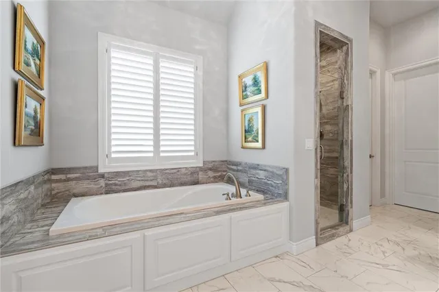 $1,475,000 | 6325 Edgewater Drive, Parkville, MO 64152