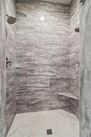 $1,475,000 | 6325 Edgewater Drive, Parkville, MO 64152