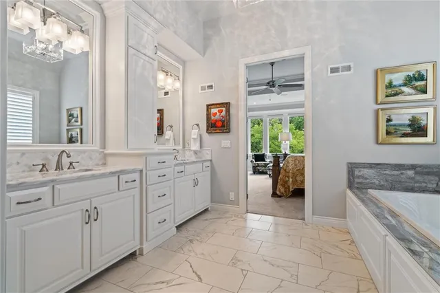 $1,475,000 | 6325 Edgewater Drive, Parkville, MO 64152