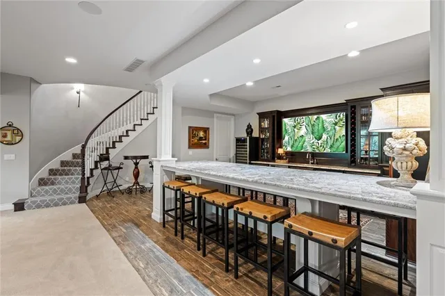 $1,475,000 | 6325 Edgewater Drive, Parkville, MO 64152