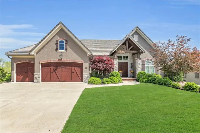 $1,475,000 | 6325 Edgewater Drive, Parkville, MO 64152