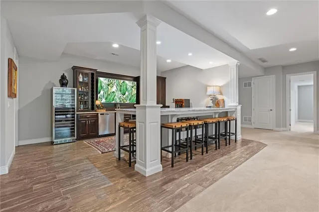 $1,475,000 | 6325 Edgewater Drive, Parkville, MO 64152