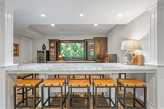 $1,475,000 | 6325 Edgewater Drive, Parkville, MO 64152