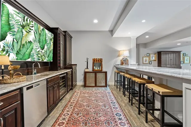 $1,475,000 | 6325 Edgewater Drive, Parkville, MO 64152