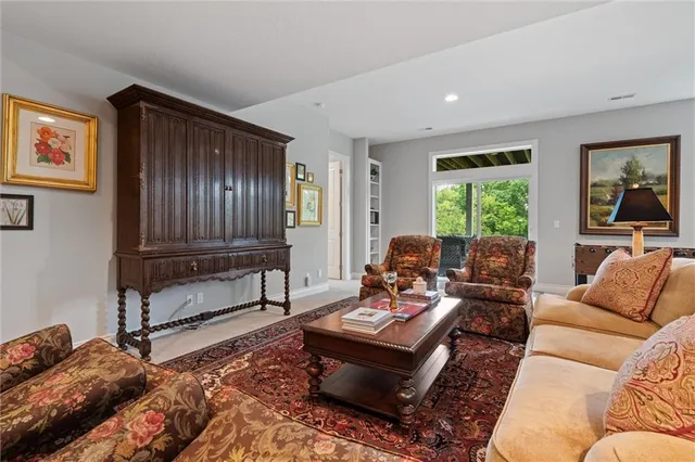 $1,475,000 | 6325 Edgewater Drive, Parkville, MO 64152