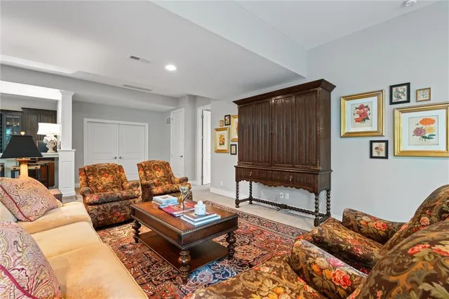 $1,475,000 | 6325 Edgewater Drive, Parkville, MO 64152