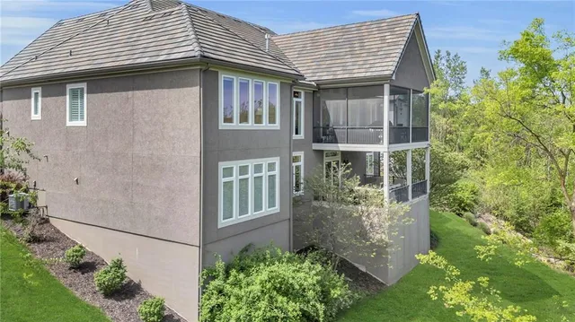 $1,475,000 | 6325 Edgewater Drive, Parkville, MO 64152