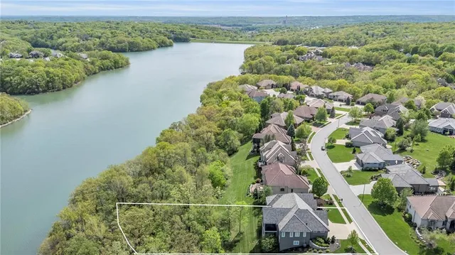 $1,475,000 | 6325 Edgewater Drive, Parkville, MO 64152