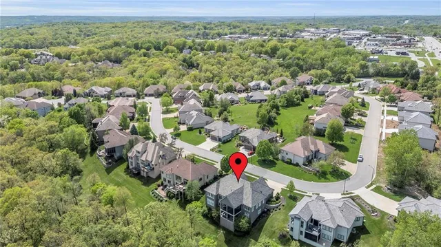 $1,475,000 | 6325 Edgewater Drive, Parkville, MO 64152