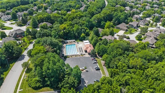 $1,475,000 | 6325 Edgewater Drive, Parkville, MO 64152