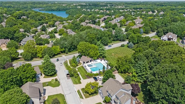 $1,475,000 | 6325 Edgewater Drive, Parkville, MO 64152