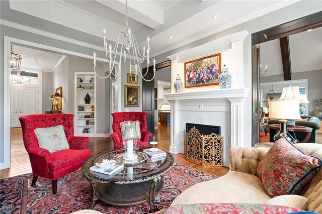 $1,475,000 | 6325 Edgewater Drive, Parkville, MO 64152