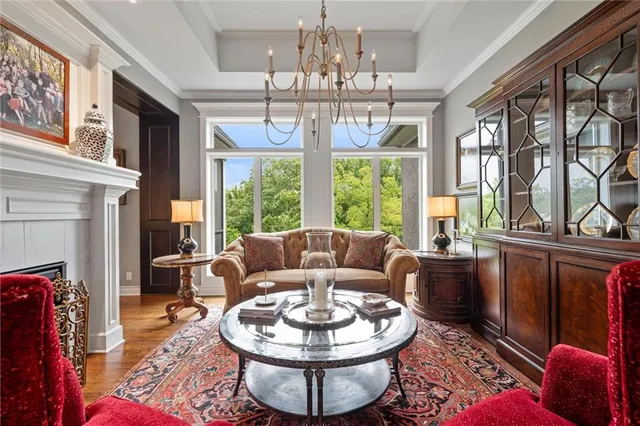 $1,475,000 | 6325 Edgewater Drive, Parkville, MO 64152