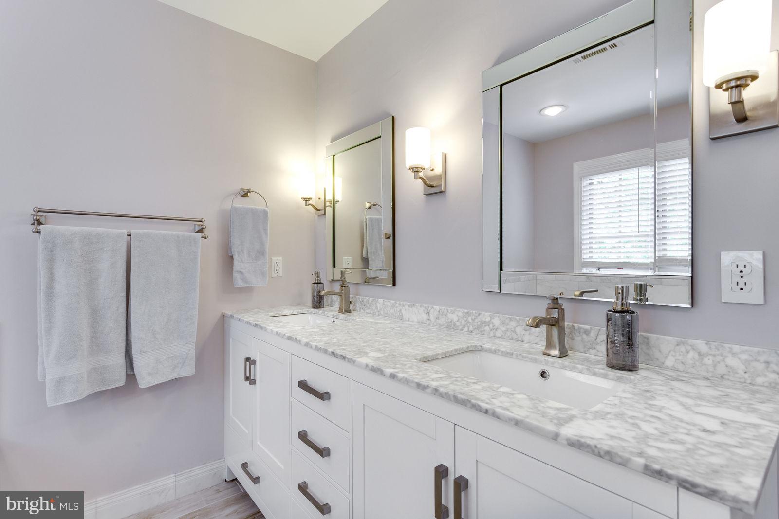 1237 Tottenham Court Reston, VA 20194 - Photo 15 of 30 Dual Vanity