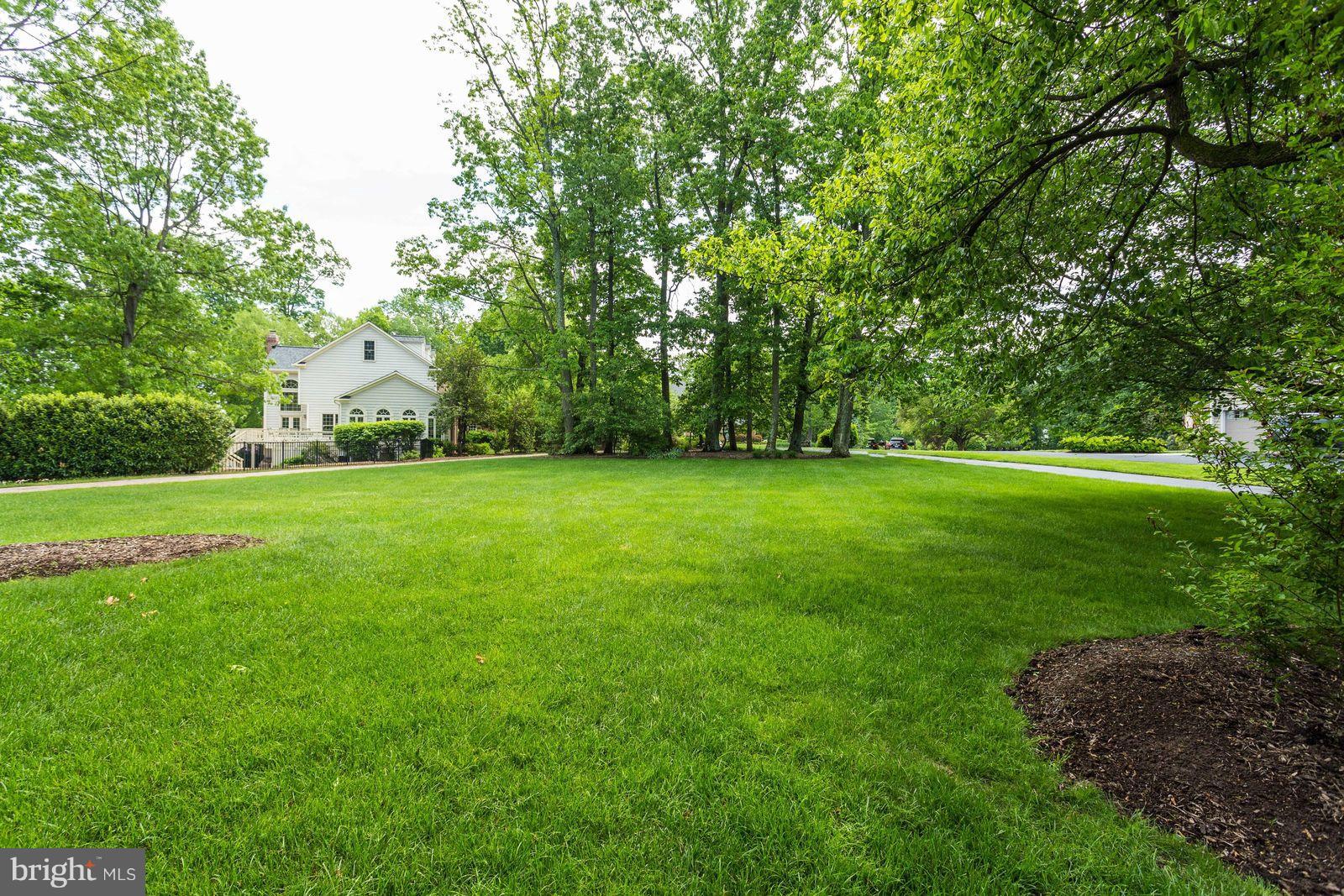 1237 Tottenham Court Reston, VA 20194 - Photo 28 of 30 Expansive Yard