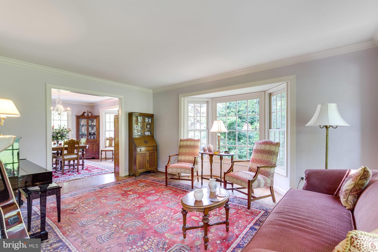 1237 Tottenham Court Reston, VA 20194 - Photo 8 of 30 Living Room