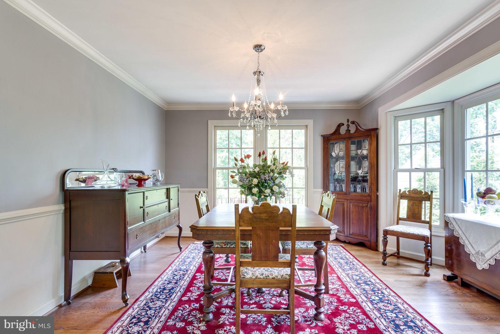 1237 Tottenham Court Reston, VA 20194 - Photo 9 of 30 Dining Rm w/ Bump Out Bay Window