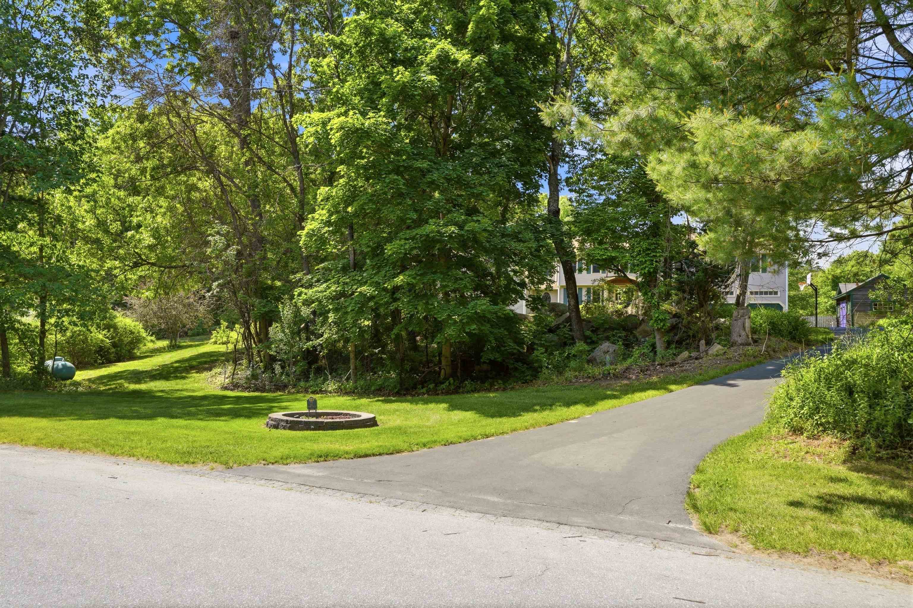 22 Clark Circle Pelham, NH 03076 - Photo 6 of 60
