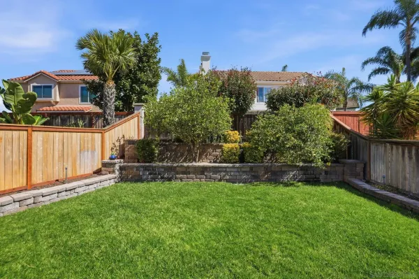 $1,050,000 | 2471 Bear Rock Glen, Escondido, CA 92026