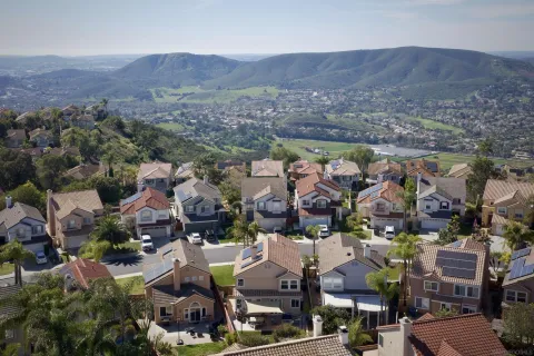 $1,050,000 | 2471 Bear Rock Glen, Escondido, CA 92026