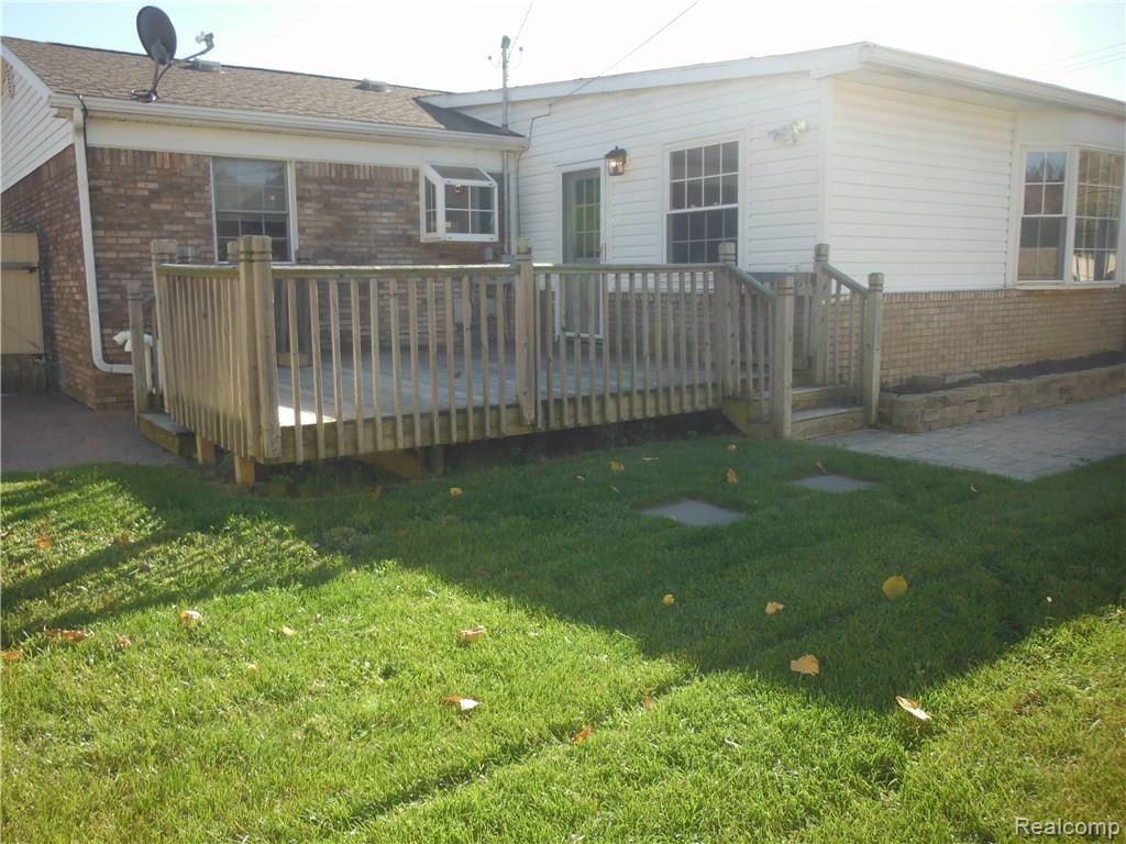 13900 Reeck Road Southgate, MI 48195 - Photo 5 of 38 046.JPG
